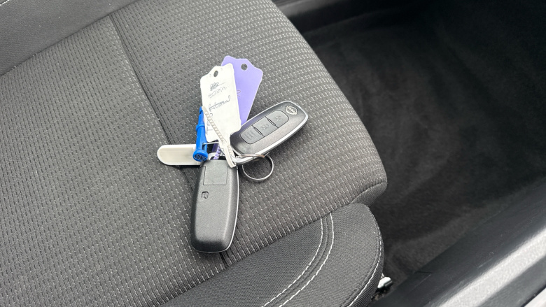 Nissan Qashqai 1.3 DiG-T MH Acenta Premium 5dr Petrol Hatchback